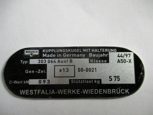Nameplate hitch trailer